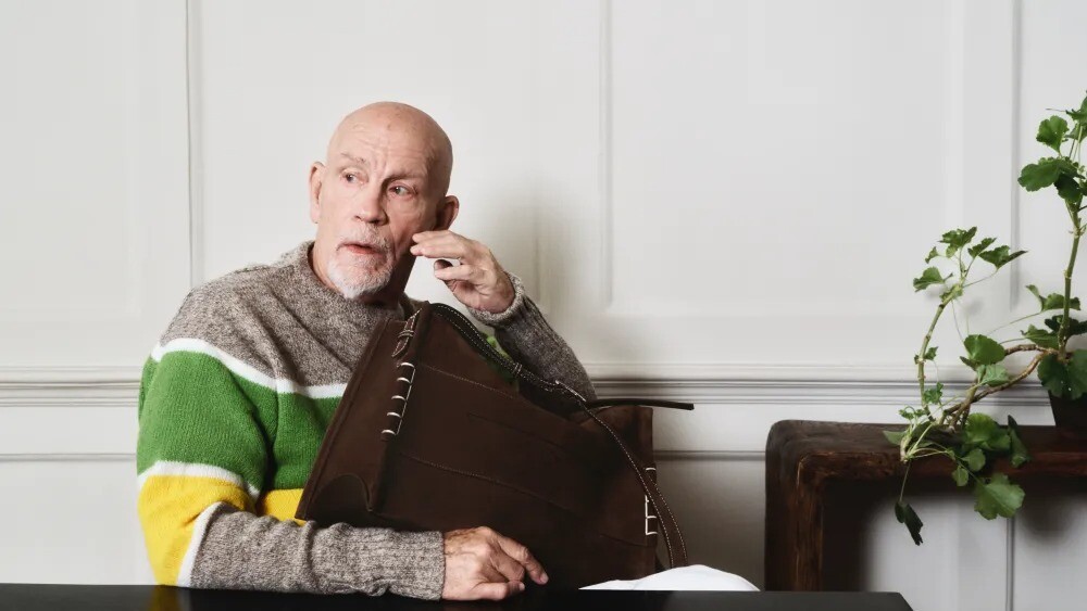 John Malkovich é o rosto da nova campanha da JW Anderson