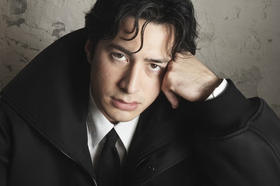 Hudson, Harris e Winona: o manifesto humano de Piccioli para Balenciaga